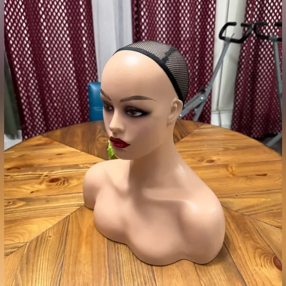 Mannequin head - Picture 2 of 5
